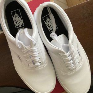 NIB Women 10.0 Men 8.5 Kids VANS Classic Tumble Truewhite Laces Leather Shoes